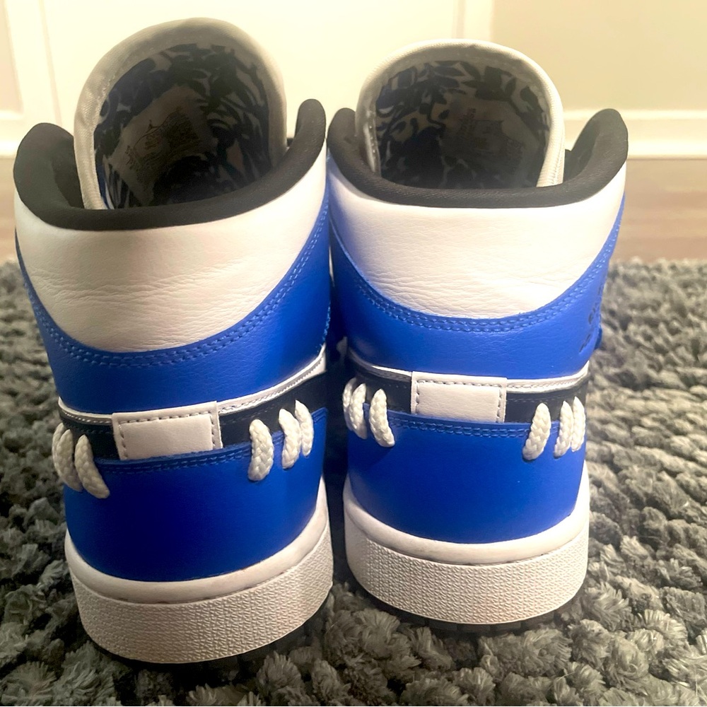 Women’s size 10 Air Jordan 1 MID SE
